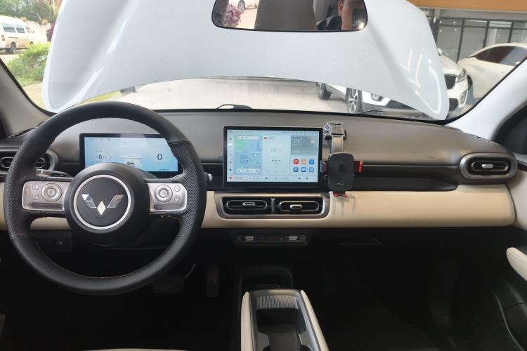 Used Wuling Bingo PLUS 2024 330 km Range Five-Seater Version Center Console