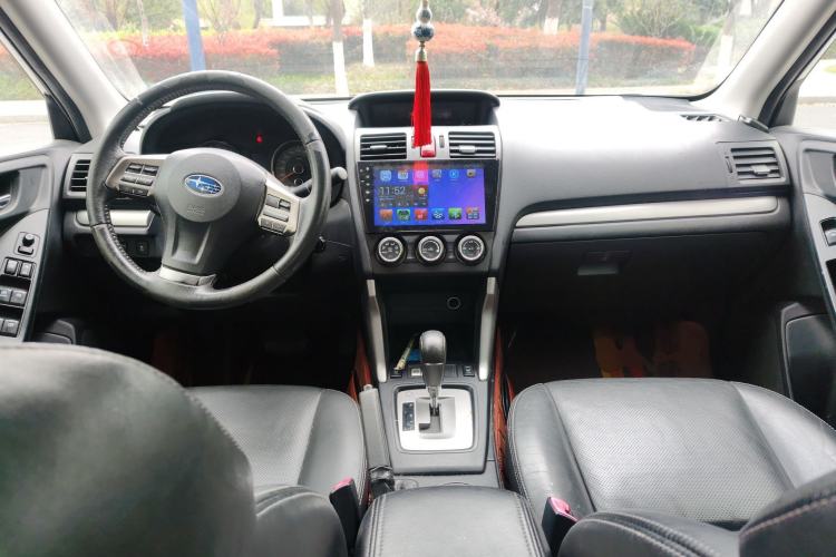 Used Subaru Forester 2014 2.0i Automatic Luxury Edition Center Console