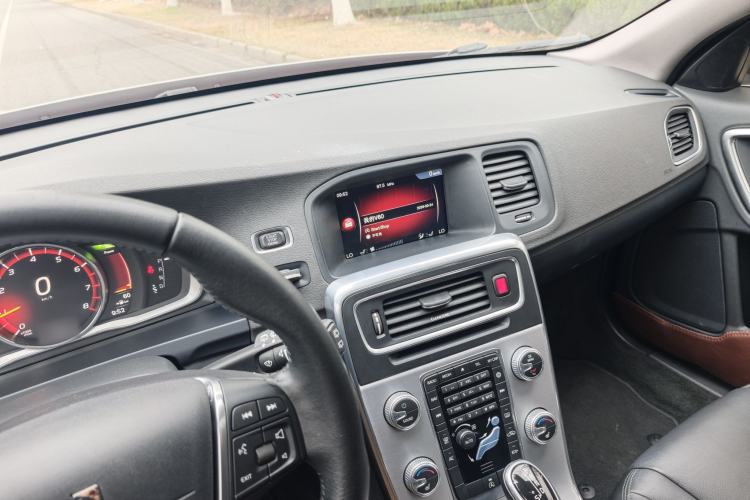 Used Volvo V60 2016 T5 Zhiyi Edition