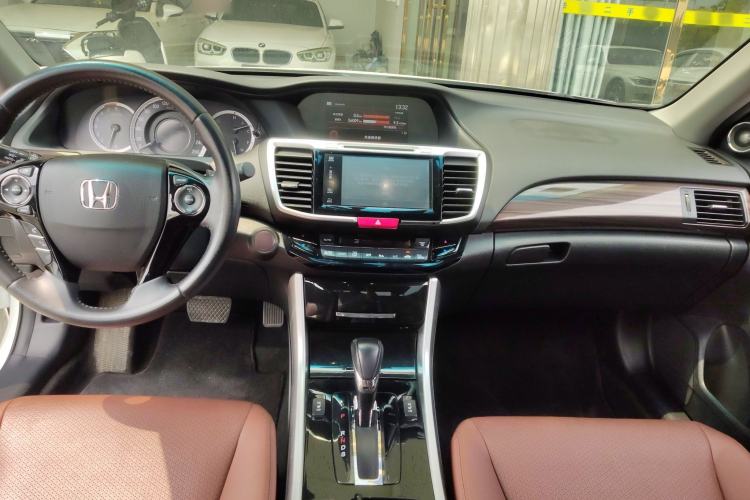 Used Honda Accord 2016 2.4L Luxury Edition Center Console