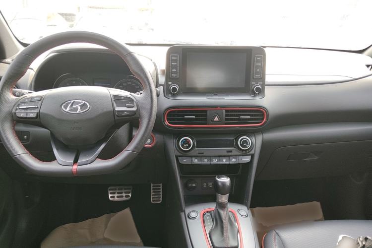 Used Hyundai ENCINO 2018 1.6T Dual-Clutch ZhiPao Edition China V Standard Center Console