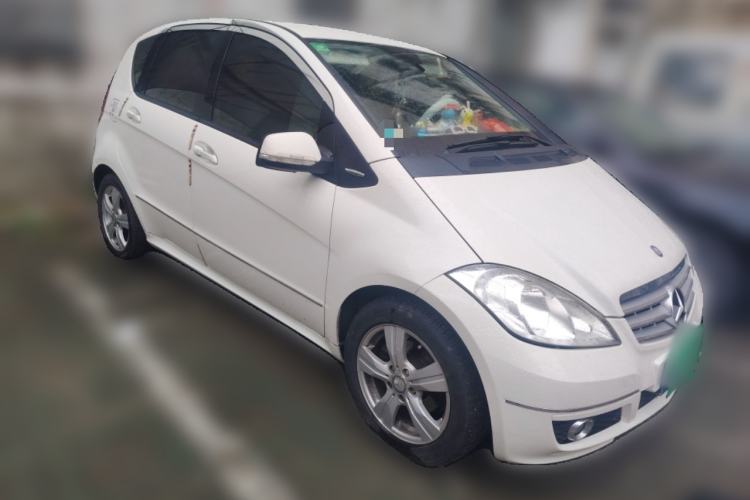 Used Mercedes-Benz A-Class 2011 A 160 Front Right 45 Deg