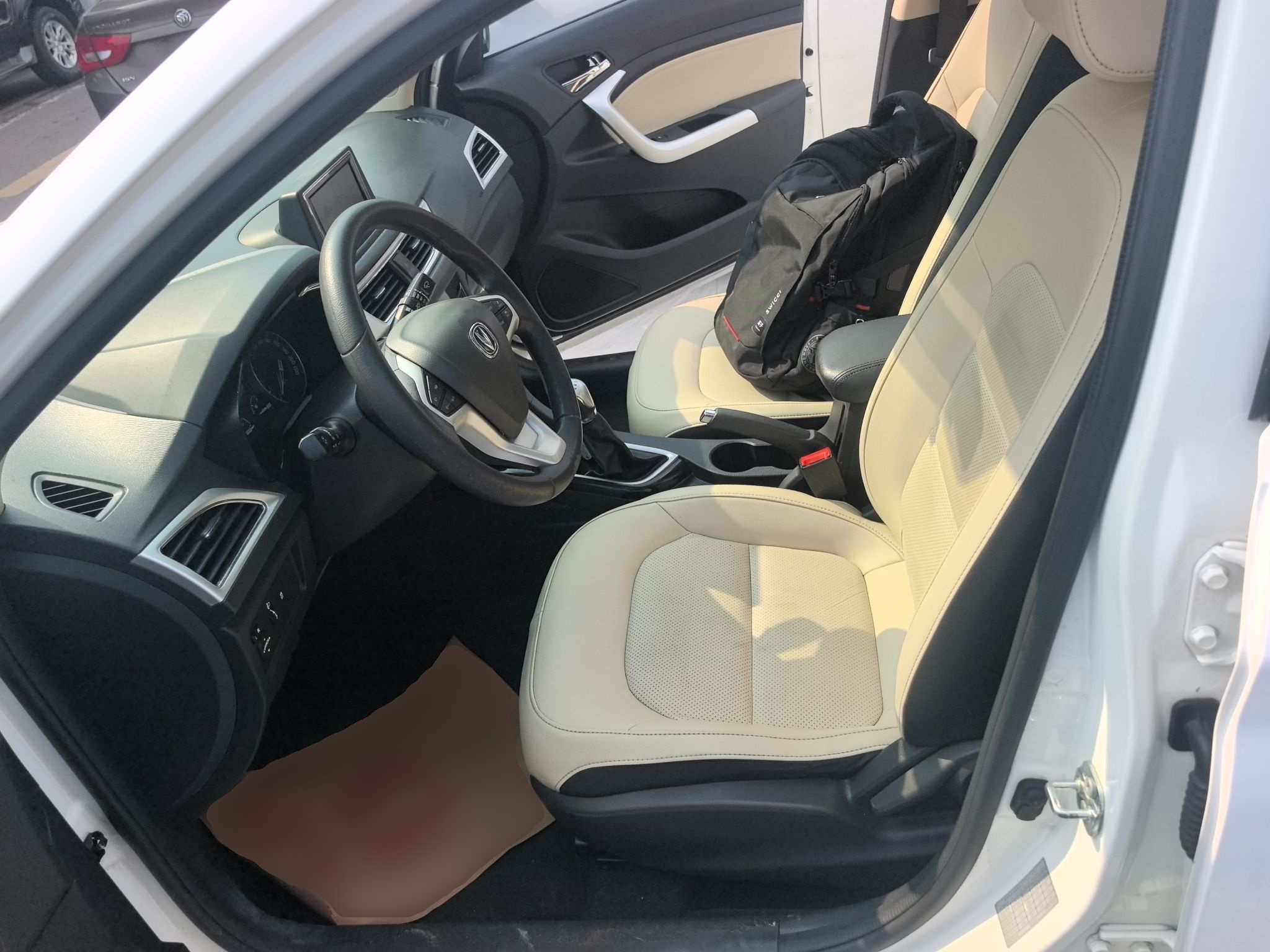 Переднее сиденье в автомобиле