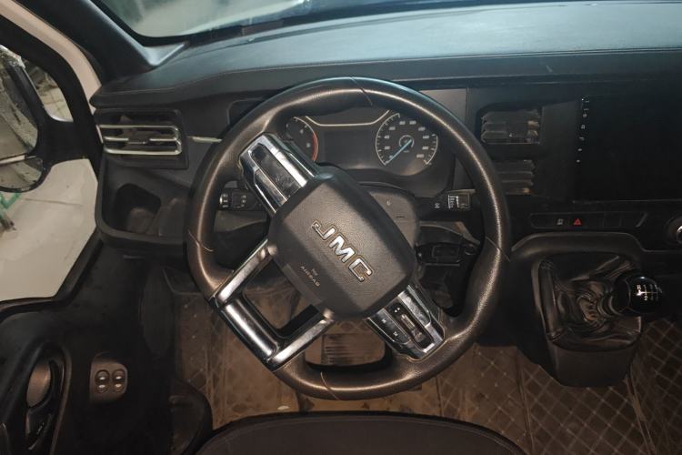 Used JMC Fushun 2022 2.0T Manual Multi-Function Passenger Vehicle Short Wheelbase Mid-Height Roof 6-Seater Steering Wheel