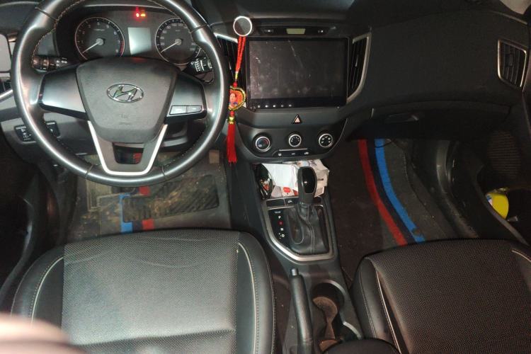 Used Hyundai ix25 2015 1.6L Automatic Two-Wheel Drive Smart GLS Trim Center Console