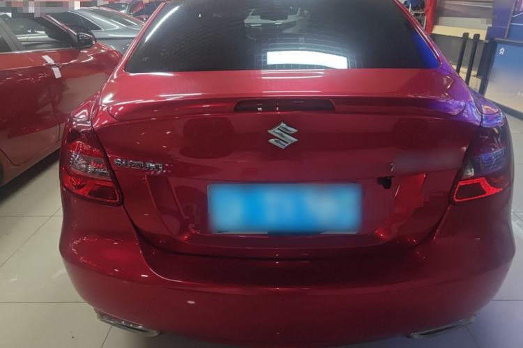 Used Suzuki Kizashi 2011 2.4L Two-Wheel Drive Sport with Navigation
