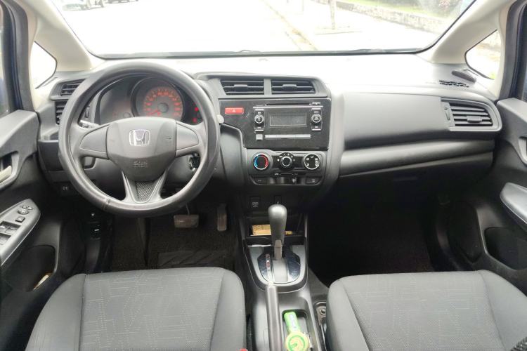 Used Honda Fit 2014 1.5L LX CVT Comfort Model Center Console