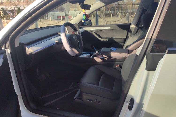 Used Tesla Model Y 2024 Long-Range All-Wheel-Drive Version