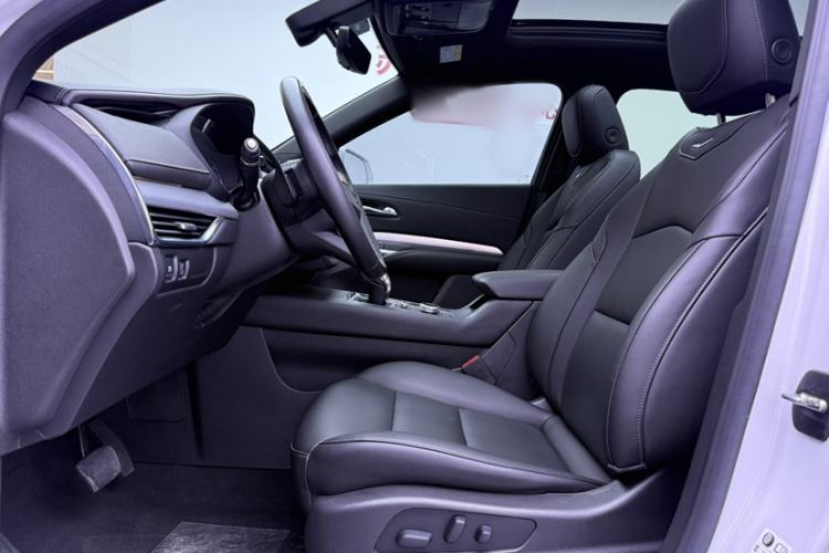 Used Cadillac XT4 2020 Revised Version 28T Two-Wheel Drive Leading Edition Interior 6