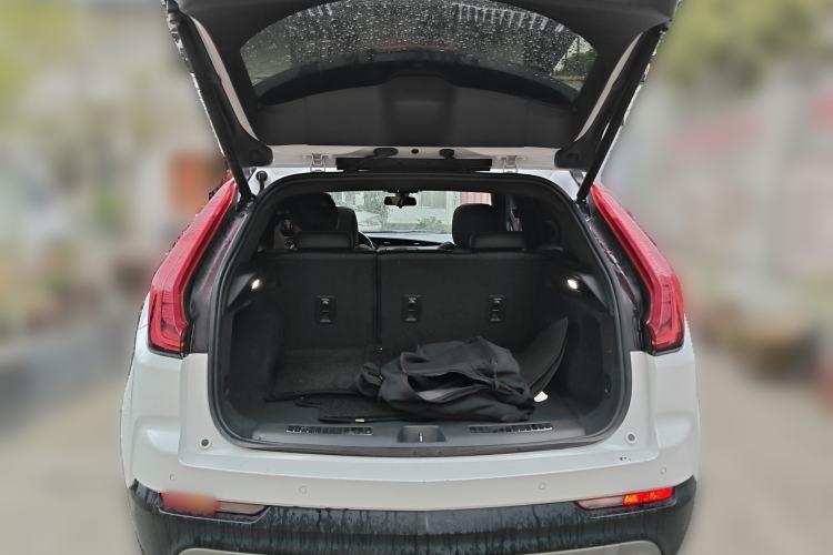 Used Cadillac XT4 2018 28T Two-Wheel Drive Leading Version Trunk