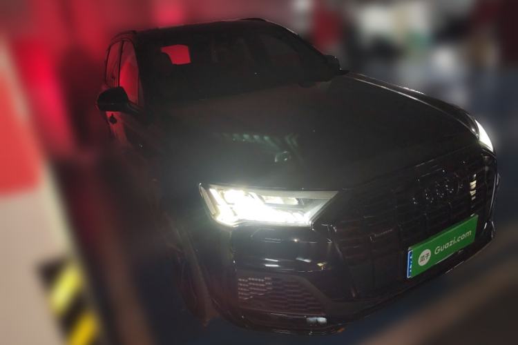 Used Audi Q7 2020 55 TFSI quattro Black Warrior Exclusive Edition Front Right 45 Deg