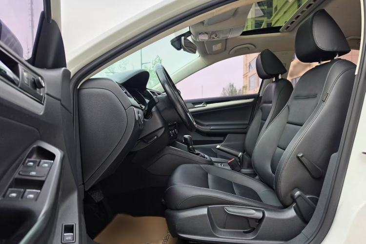 Used Volkswagen Sagitar 2018 1.6L Automatic Comfort Model Interior 2