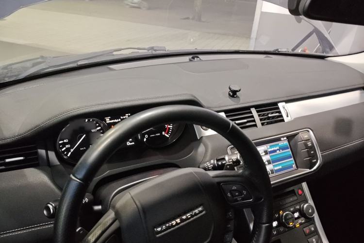 Used Land Rover Range Evoque 2014 2.0T 5-Door Ignite Edition Center Console