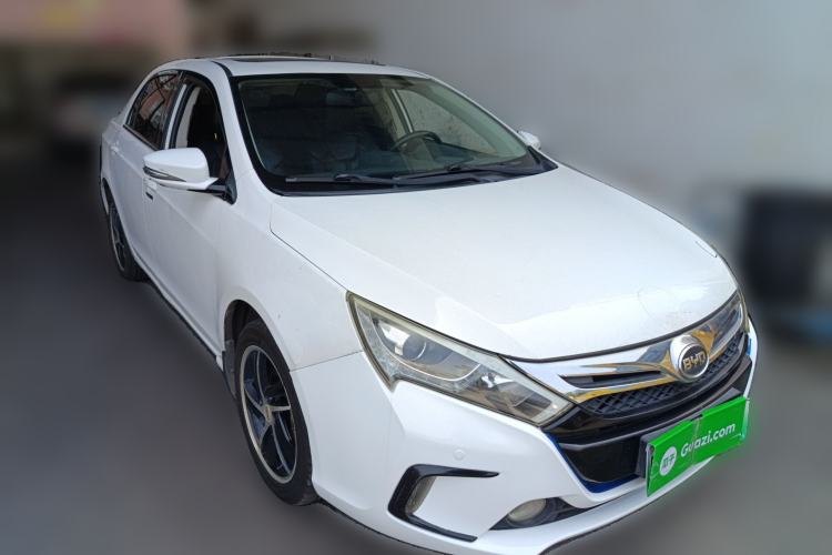 Used BYD Qin New Energy 2014 1.5T Flagship Model Front Right 45 Deg