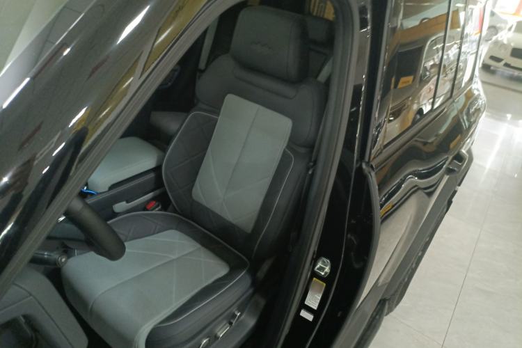 Used Formula Leopard 5 2023 Explore Edition Left Front Seat