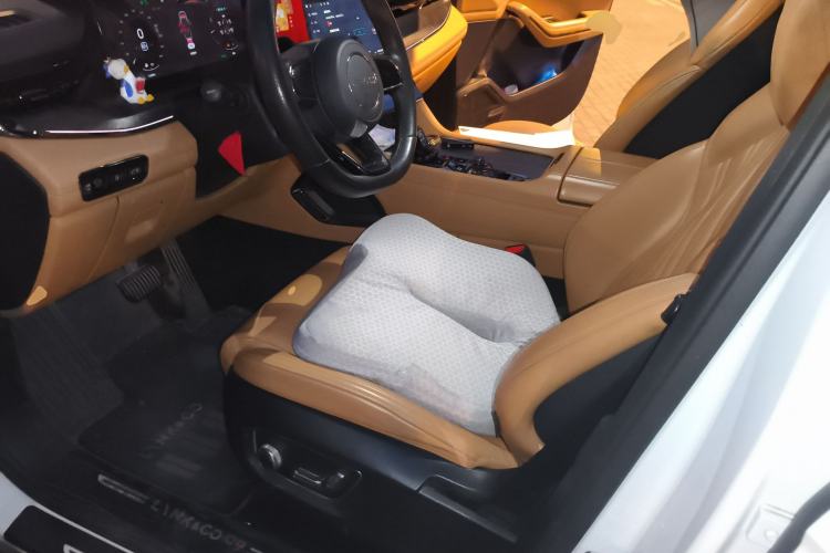 Used Lynk & Co 09 2021 2.0T Halo Six-Seater
