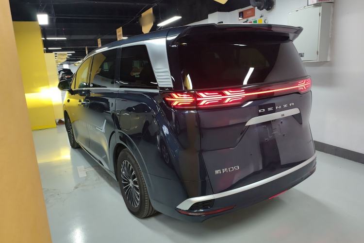 Used Denza D9 2025 DM-i Intelligent Drive 1020 Four-Wheel Drive Flagship Model