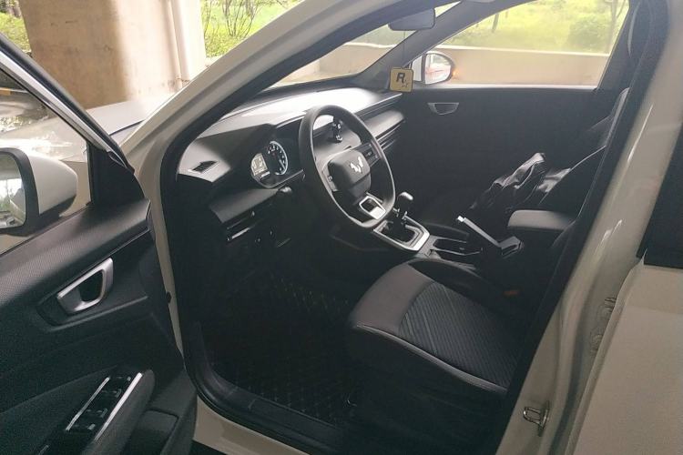 Used Wuling Alvez 2022 1.5L Manual Free-Style Model
