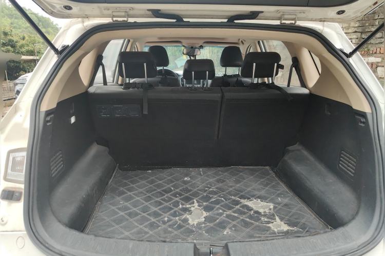 Used Baojun 560 2016 1.8L iAMT Luxury Model Trunk