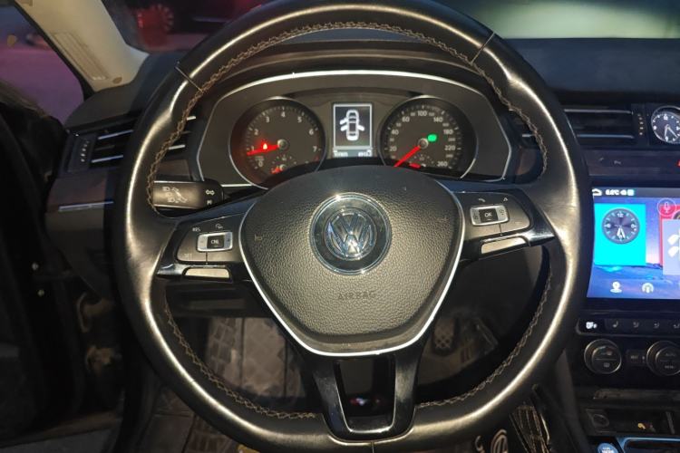 Used Volkswagen Magotan 2018 330TSI DSG Luxury Model Steering Wheel