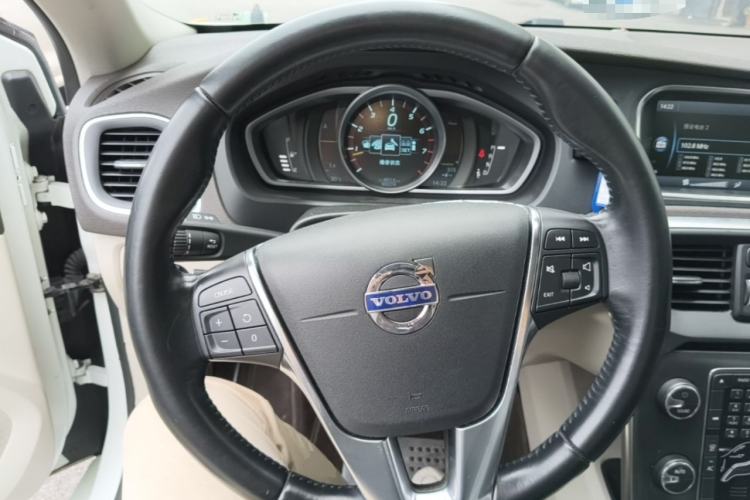 Used Volvo V40 2013 2.0T Zhiya Edition
