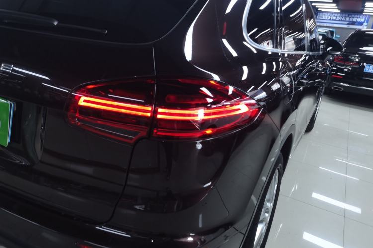 Used Porsche Cayenne 2015 3.6L automatic transmission U.S. specification Right Rear Taillight