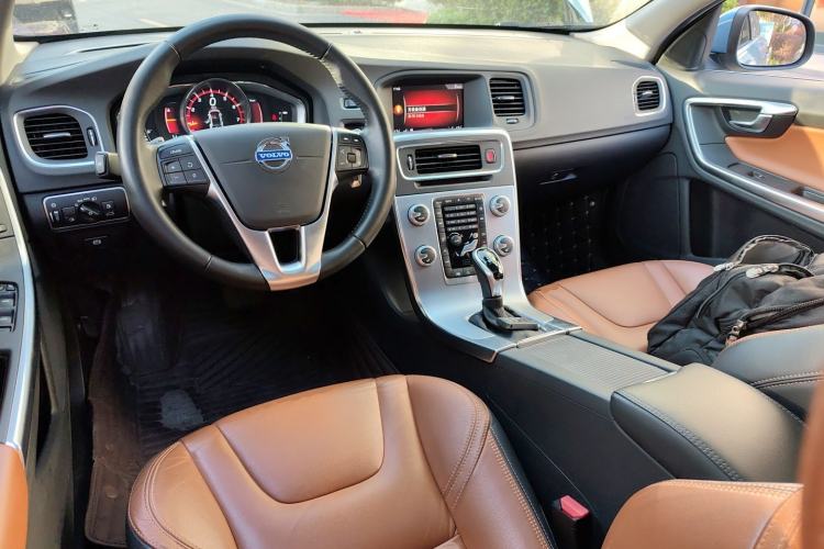 Used Volvo V60 2017 T5 Zhiya Edition China V Standard Center Console