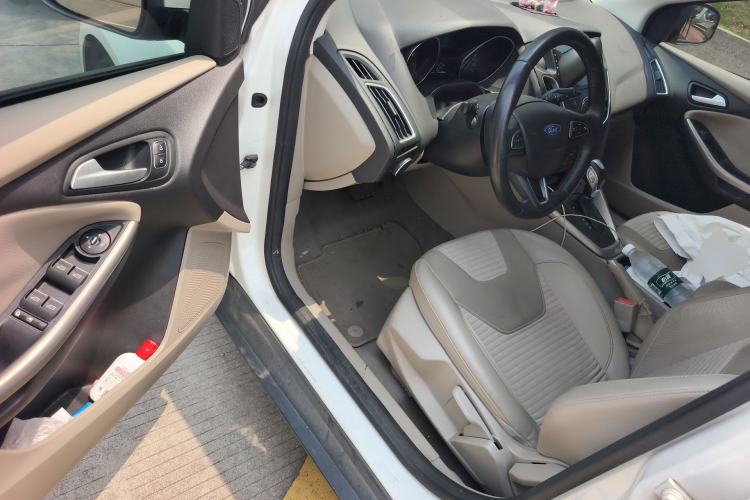 Used Ford Focus 2015 Hatchback 1.6L Automatic Fashion Edition Driver Seat