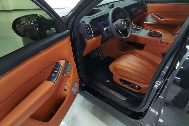 Used Hima AITO M8 2025 Extended-Range Max+ Version 53.4 kWh 6-Seater Edition
