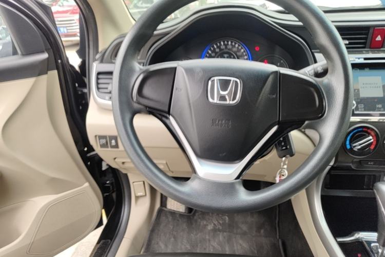 Used Honda Crider 2015 1.8L automatic luxury edition

