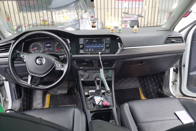 Used Volkswagen Sagitar 2020 200TSI DSG Comfort Version China V Standard Center Console