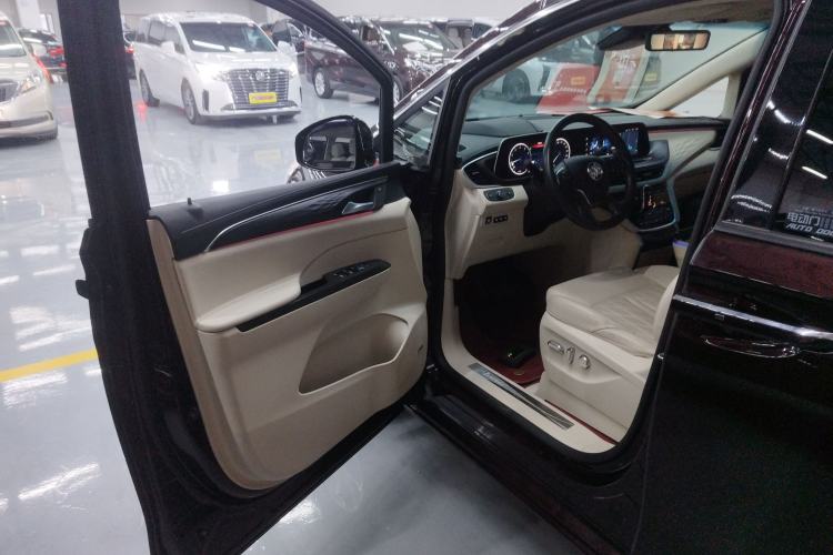 Used Buick GL8 2022 Avenir Aivia 7-Seater Deluxe Edition