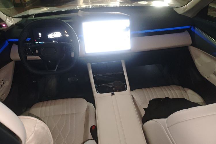 Used Lynk & Co 08 EM-P 2026 Model 160 Long-Range Ultra Center Console