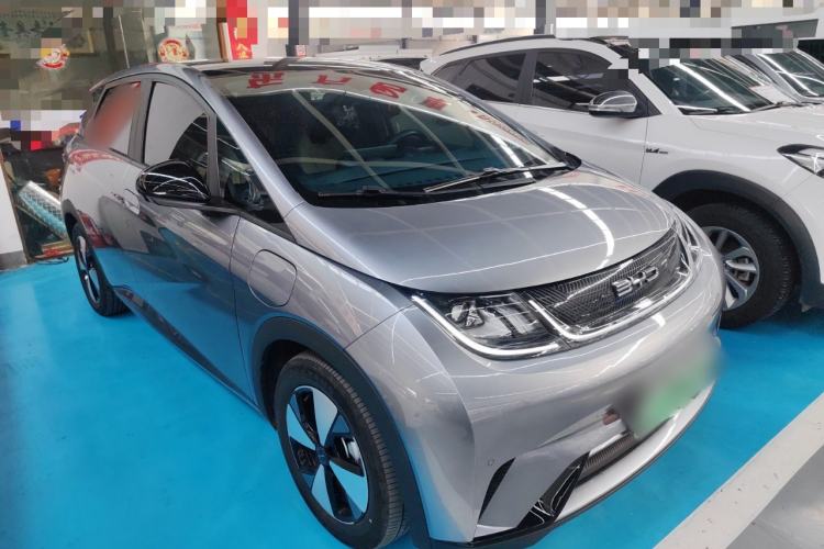 Used BYD Dolphin 2023 420 km Fashion Edition Front Right 45 Deg