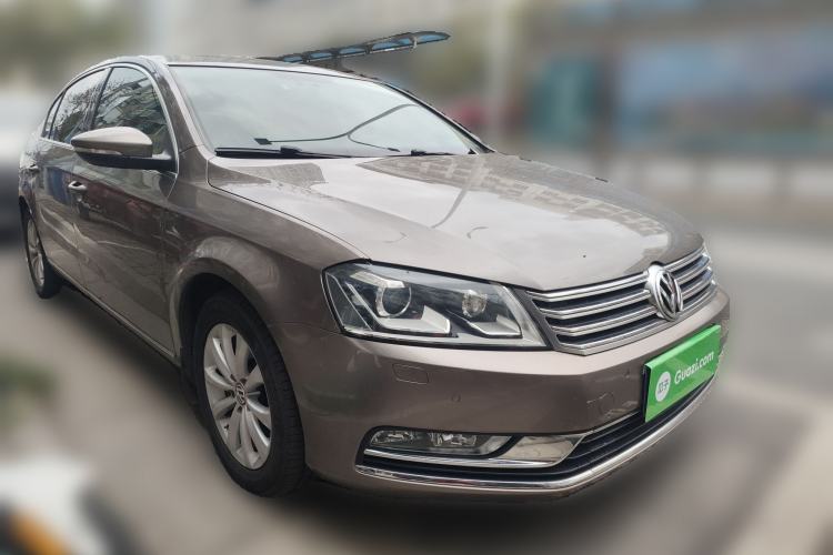 Used Volkswagen Magotan 2015 Facelift 1.8TSI Luxury Model Front Right 45 Deg