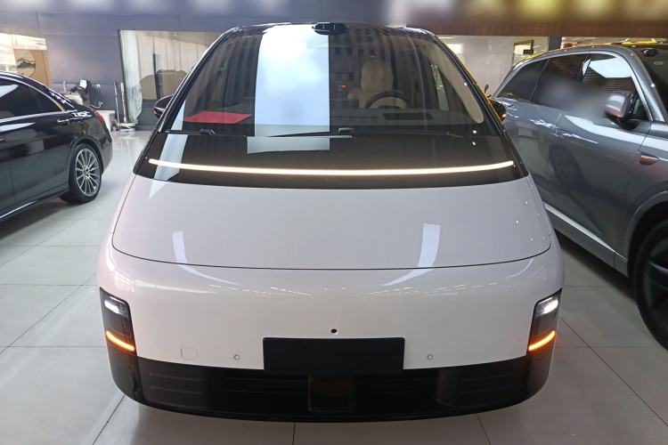 Used Li Auto MEGA 2025 Home Family Special Edition
