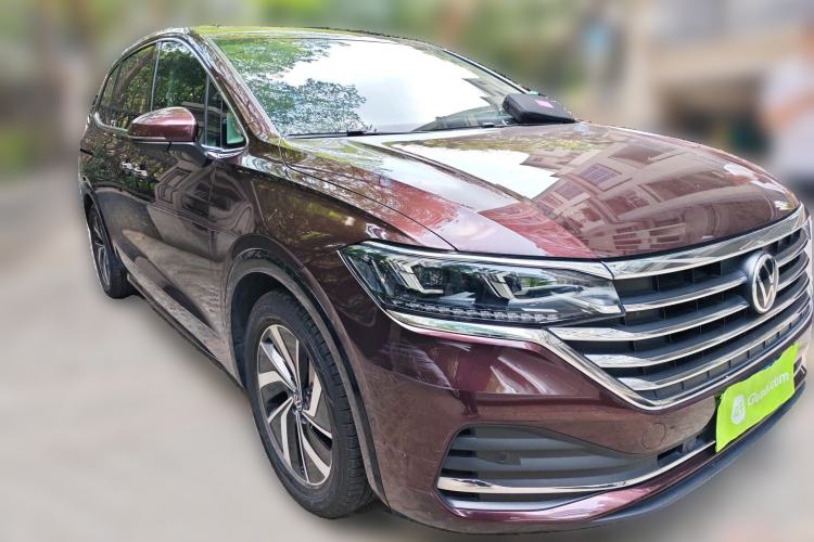 Used Volkswagen Viloran 2022 330TSI Luxury Edition Front Right 45 Deg