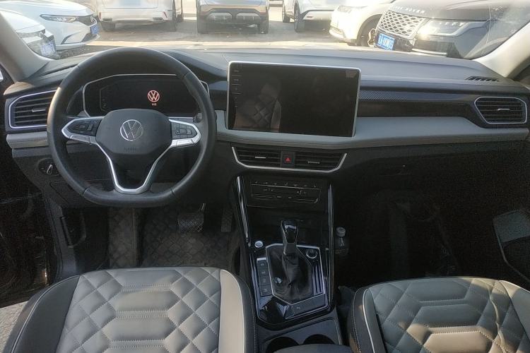 Used Volkswagen Tayron 2024 300TSI Two-Wheel-Drive Luxury Plus Advanced Version Center Console