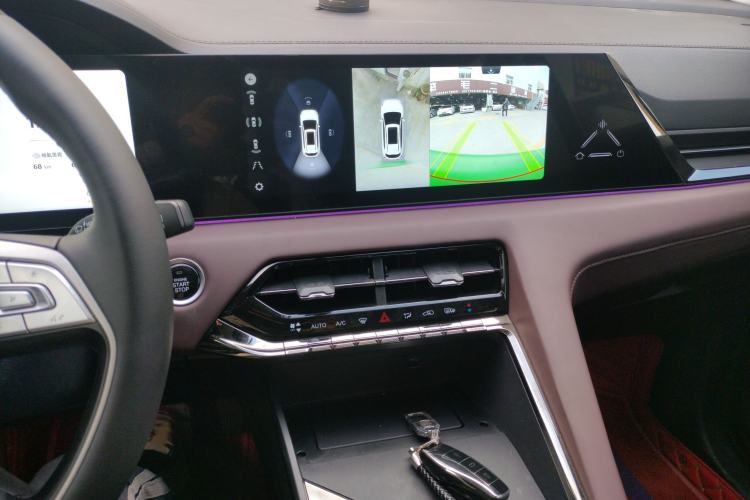 Used SOL X8 PLUS 2023 1.5 TGDI DCT Luxury Edition 7-Seater