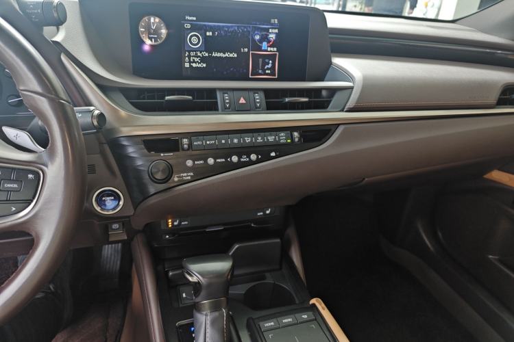 Used Lexus ES 2020 300h Premier Edition