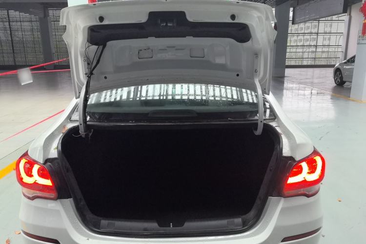 Used Chevrolet Cavalier 2019 320 Automatic Xinyue Edition Trunk