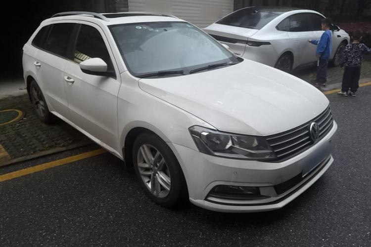 Used Volkswagen Gran Lavida 2017 1.6L Automatic Comfort Edition
