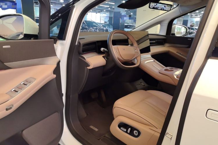 Used XPeng X9 2025 740 Ultra-Long Range Max Driver Seat