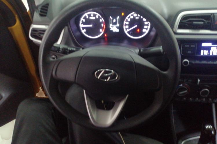 Used Hyundai Verna (older generation) 2017 1.4L Automatic YueXiang Edition China V-standard Steering Wheel