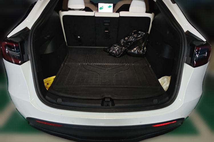 Used Tesla Model Y 2021 Long-Range All-Wheel-Drive Version 3D7 Trunk