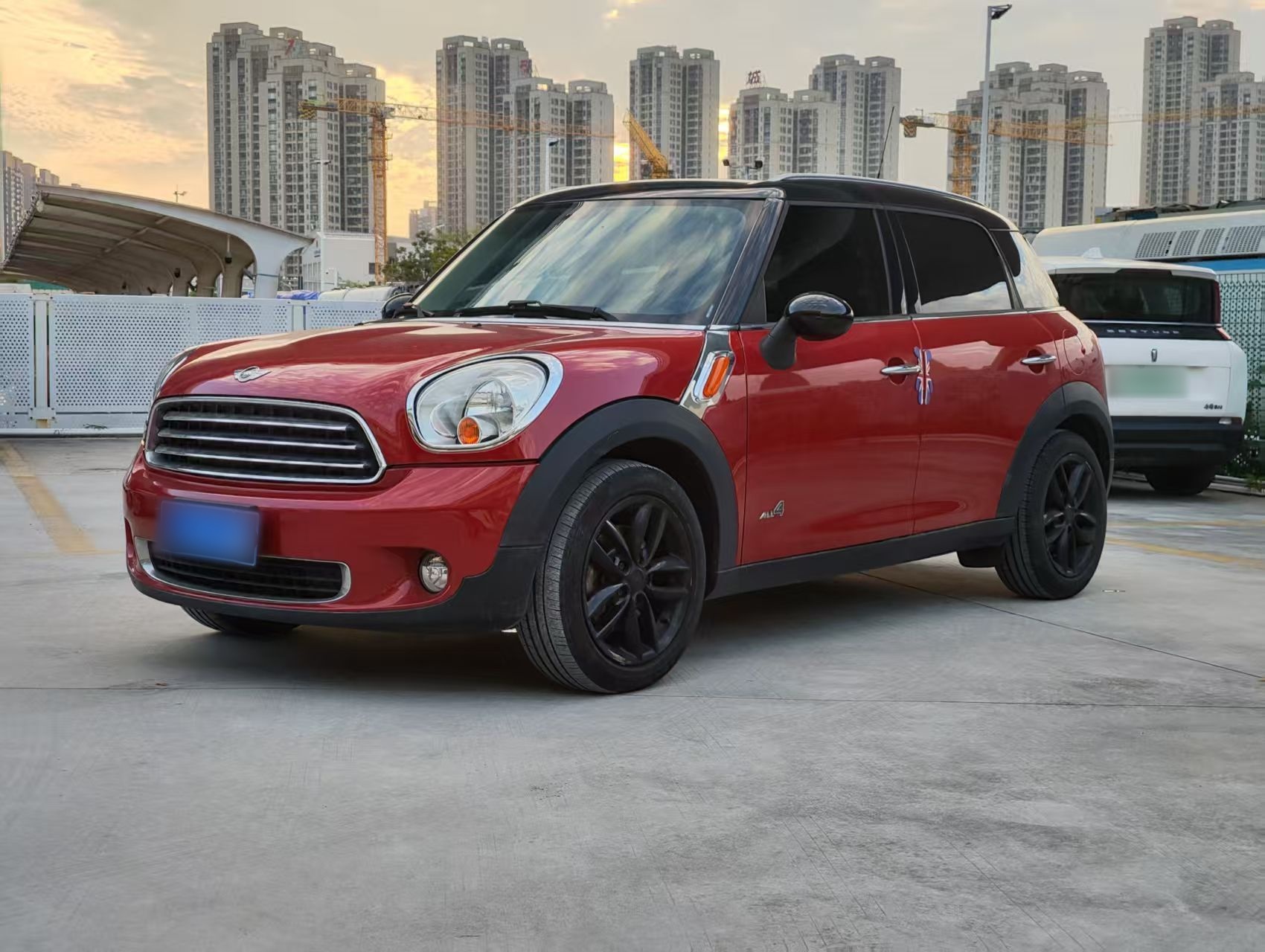 تحت مقدمة السيارة