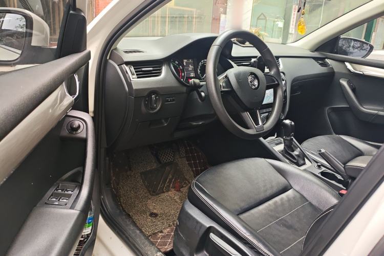 Used Skoda Octavia 2018 1.6L Automatic Comfort Edition Driver Seat