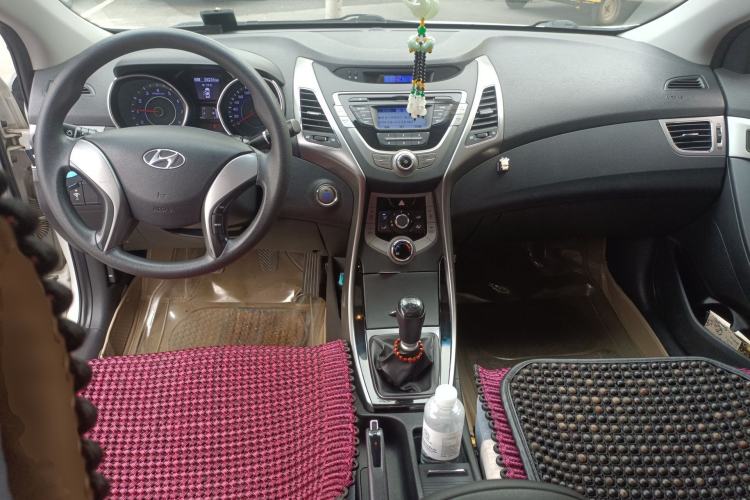Used Hyundai Elantra (5th Generation / Langdong) 2012 1.6L Manual Leading Model Center Console