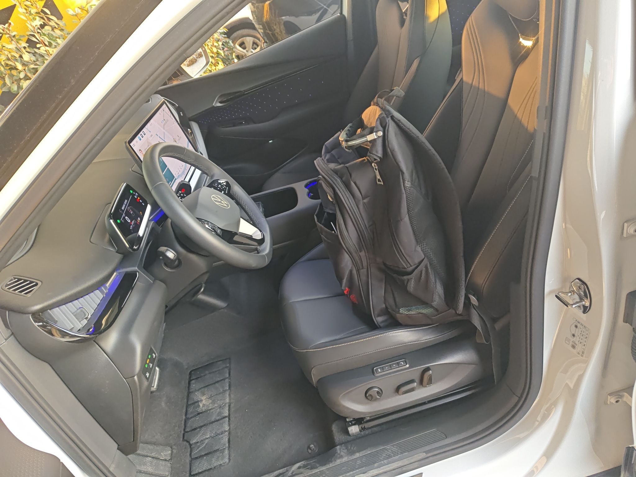 المقاعد الأمامية داخل السيارة