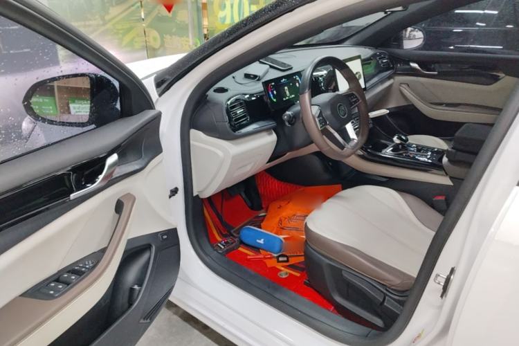 Used BYD Qin PLUS 2024 HONOR Edition DM-i 55KM Leading Model
